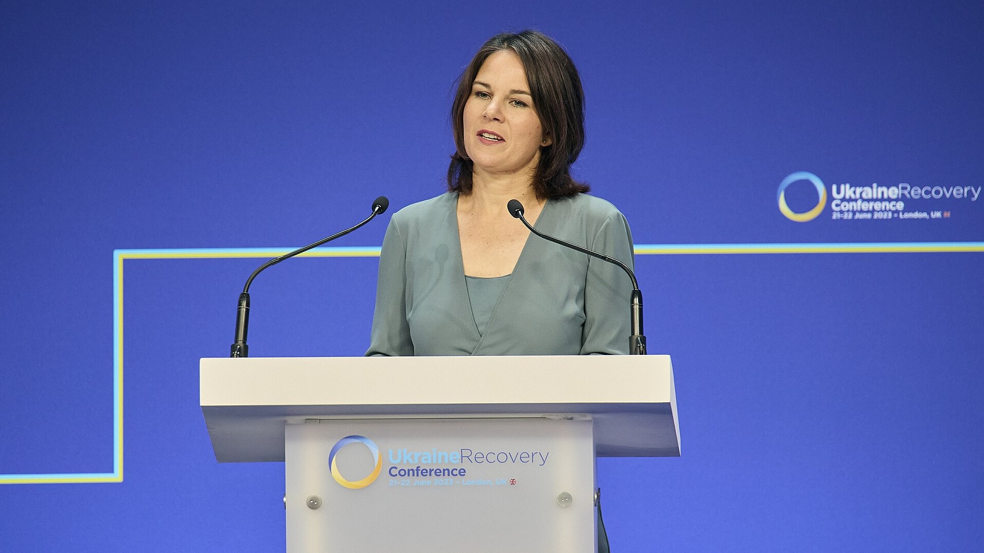 21 6 23, London, UK. Annalena Baerbock, Gernan Federal Minister for Foreign Affairs, speaking at the Ukraine Recovery Conference URC DAY 1 21 (52991059979) by Foreign, Commonwealth & Development Office is licensed under CC BY 2.0. (cropped)