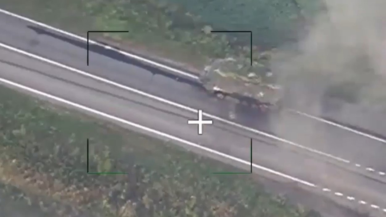 [Zerstörter M113 / Video-Screenshot / Ministry of Defence of the Russian Federation / CC BY 4.0 / https://creativecommons.org/licenses/by/4.0/]