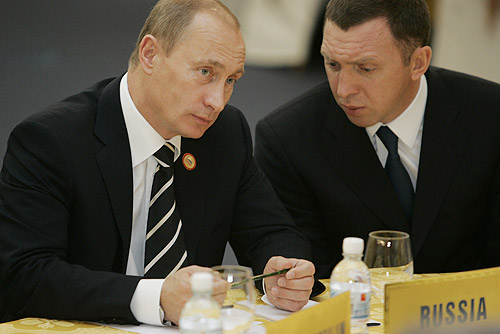 File:Vladimir Putin at APEC Summit in Vietnam 18-19 November 2006-3.jpg by Presidential Press and Information Office is licensed under CC BY 4.0.