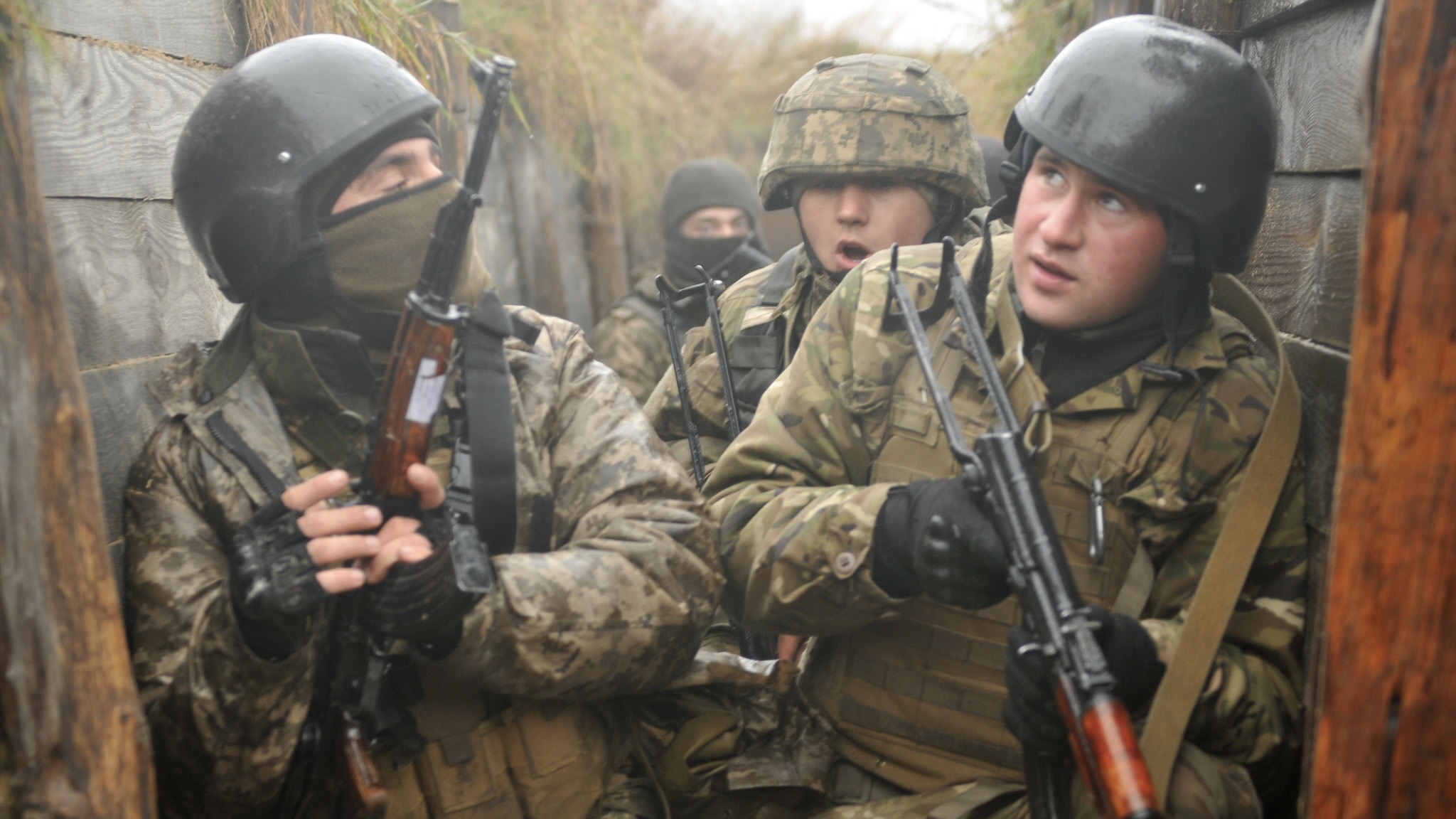 Schützengraben / Archivbild (cropped) / 3rd ID Soldiers teach trench clearing to Ukrainian Soldiers by U.S. Army Europe is marked with Public Domain Mark 1.0. https://creativecommons.org/publicdomain/mark/1.0