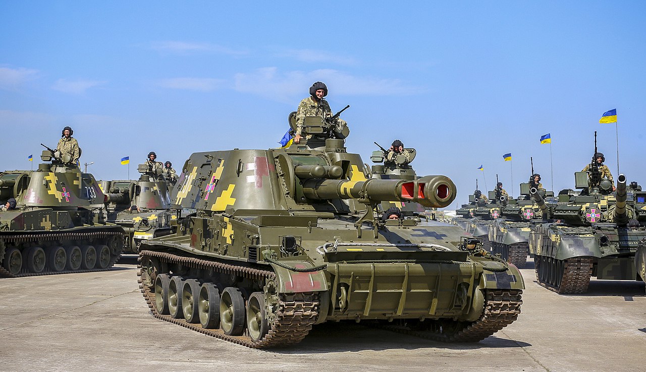 2S3 Akatsiya Artillerie / Archivbild / File:2S3 Akatsiya Ukrainian Army.jpg by Unknown author is licensed under CC BY 4.0. To view a copy of this license, visit https://creativecommons.org/licenses/by/4.0/?ref=openverse.