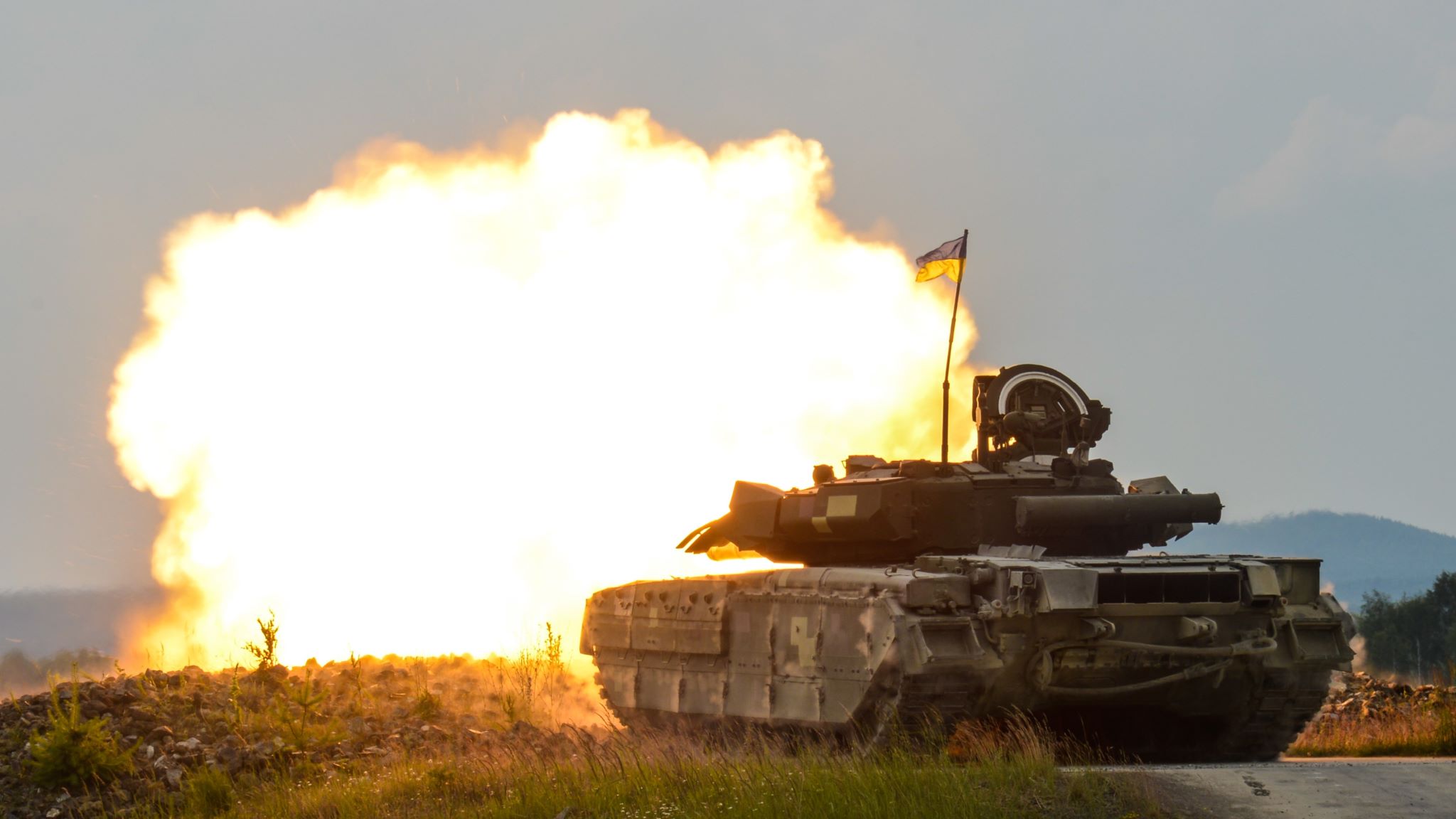 [T-84 bei einer Übung / Archivbild (cropped) by 7th Army Training Command is licensed under CC BY 2.0. https://creativecommons.org/licenses/by/2.0/]